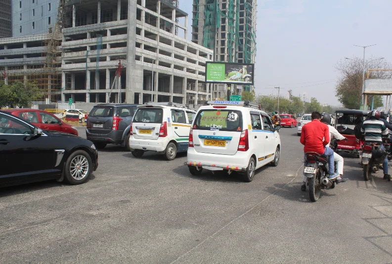 lotus chowk, noida sector 105 red-light​